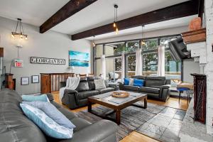 a living room with a couch and a table at Northview-Blue Mountain-Sauna-Firepit-Balcony-Parking in Blue Mountains