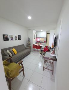 a living room with a couch and a table at Flat Vila Monte Castelo in Gravatá