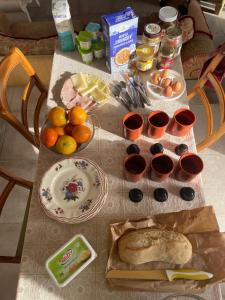 a table with bread and other food on it at Quinta Madrugada Burgau in Luz