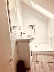 a bathroom with a sink and a mirror at Casa Soleya - Arènes de Nîmes - Au cœur de la cité Romaine in Nîmes +6 photos