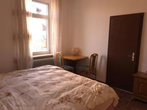 Giường trong phòng chung tại Ferienzimmer Tri Ky