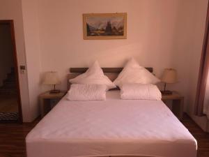 Giường trong phòng chung tại Ferienzimmer Tri Ky