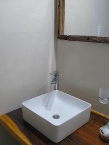 a white sink in a bathroom with a mirror at Iberá Porá in Colonia Carlos Pellegrini +29 photos
