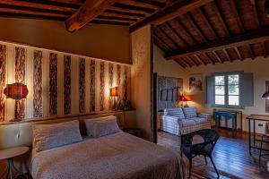 a bedroom with a bed and a couch at Agriturismo Settesoldi in San Miniato +64 photos