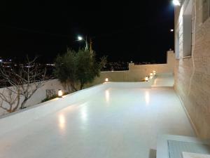 an empty patio at night with lights at شقق العون in Jerash
