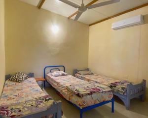 a room with two beds in a room at Casitas del bosque in San Bernardino +10 photos