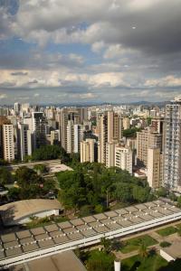 a view of a city with buildings and a freeway at Mercure Belo Horizonte Lourdes in Belo Horizonte