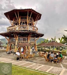 a large wooden tower with people sitting at tables at Apartamentos El paraiso cerca a Termales - cerca al centro - se aceptan mascotas in Santa Rosa de Cabal