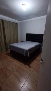 a bedroom with a bed in a room at Casa inteira, Nações in Patrocínio