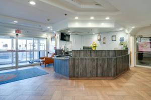 an office lobby with a reception desk in a building at Paradise Plaza Inn in Ocean City +21 photos