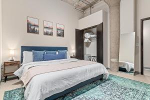 a bedroom with a large bed with a blue headboard at 2KBD2BA Steps from Target Center+GYM+KTCHN+LNDRY in Minneapolis