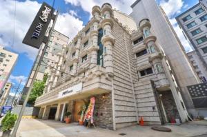 a building on the corner of a city street at Page 9 Hotel in Seoul