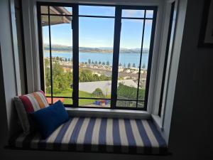a window seat with a view of the water at A La Roslyn in Napier +8 photos