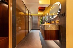 a bathroom with a sink and a mirror at MiLO Hearth米罗设计民宿 张家界天门山索道店 in Zhangjiajie +47 photos