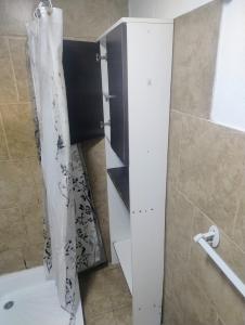 a shower in a bathroom with a shower curtain at Módulos ate 3 in Punta Alta
