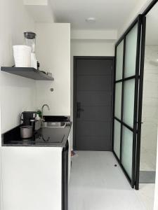 a kitchen with a black door and a counter top at Modern studio apartment Parque de la 93 in Bogotá