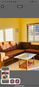 a living room with a couch and a coffee table at Haya podes in Vypīn