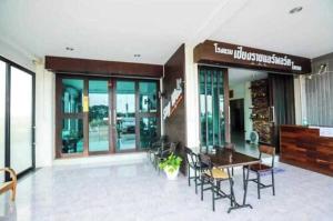 a lobby of a building with a table and chairs at Chiang Rai Airport Hotel in Ban Fang Min