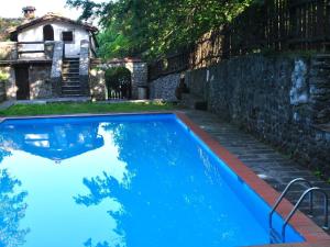 The swimming pool at or close to Holiday Home in Tuscany near Abetone Ski Lift