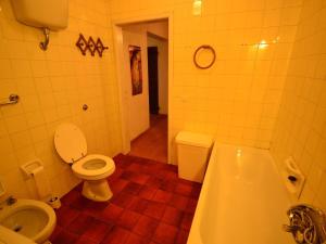 A bathroom at Holiday Home in Tuscany near Abetone Ski Lift