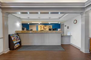 an empty waiting area of a dental office with a counter at Comfort Inn West Monroe near Sports & Events Center in West Monroe +43 photos