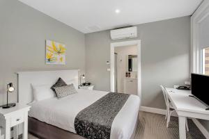 a bedroom with a bed and a desk and a computer at CH Boutique Hotel, an Ascend Collection Hotel in Tamworth +131 photos