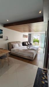 Gallery image of Pure Sunset Beach - Studio with Green Balcony in Na Jomtien