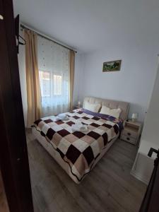 a bedroom with a bed with a checkered blanket at Altan's Gold in Hangul