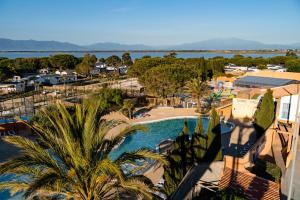 an aerial view of a resort with a swimming pool at Eden 1708 in Canet-en-Roussillon