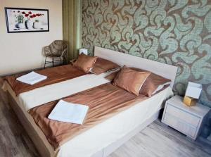 a bedroom with a bed in a room at Indira Vendégház in Nyíregyháza