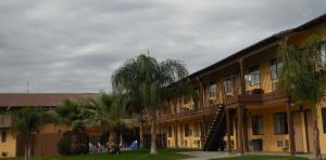 Gallery image of Best Economy Inn & Suites in Bakersfield