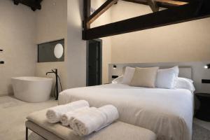 a bedroom with a large bed and a bath tub at Hotel El Paraíso del Pas in Barcenilla