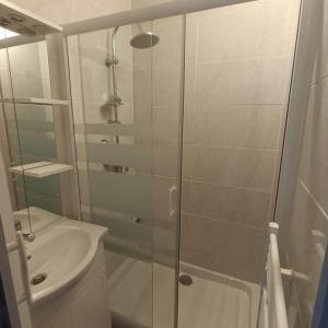 a bathroom with a shower and a sink at charming apartment in Stiring-Wendel +7 photos