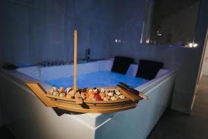 a model of a boat in a bath tub at Artemide Suite Spa in Lido Di Fondi