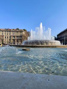 a fountain in the middle of a large body of water at Casa GiuBarElla in Vanzago