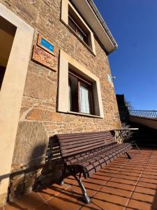 a bench sitting in front of a building at Casa Pichi in El Pulliu