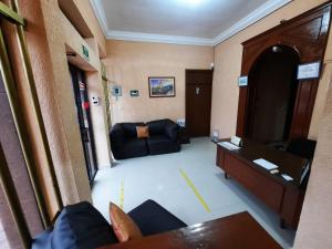 a living room with a couch and a table at Garcia's Suites y Hotel Villegas in Linares +20 photos