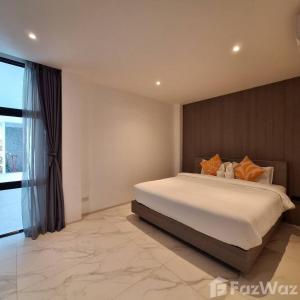 a bedroom with a large bed and a large window at White Cube House in Nathon Bay +13 photos