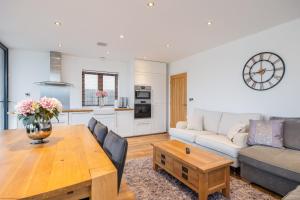 a living room with a couch and a table at Jenny's Barn - Sleeping 9, Dog friendly in Staveley