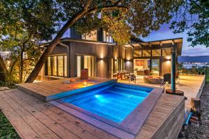 a swimming pool in front of a house at Knysna Tsukamori in Knysna