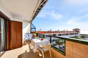a balcony with a table and chairs and a view at Atlantic Penthouse Retreat in Costa Del Silencio