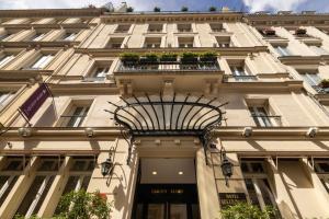 a building with a balcony with plants on it at Queen Mary Opera in Paris