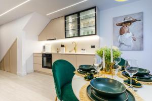 a dining room with a table and green chairs at Vila Inar Cres in Cres