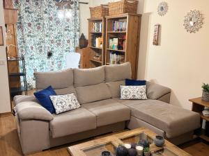 a living room with a couch and a table at Casa Lucía in Breña Baja