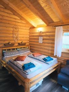 a bedroom with two beds in a log cabin at Chalet Hüttendorf 49 gradnord in Bayerisch Eisenstein