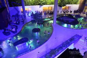 a group of people in a swimming pool in a building at Maison Cosy à Chartres in Chartres