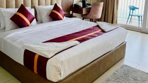 a large bed in a room with a table at Clouds end Resorts Munnar in Jāmb