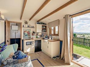 a small kitchen with a view of a yard at 1 Bed in Cheltenham oc-95422 in Cheltenham