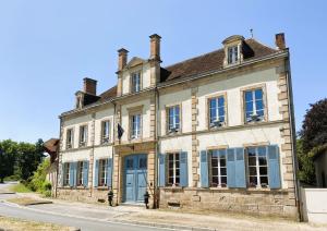 an old stone house with blue doors and windows at Maison de l'Aumance in Meaulne