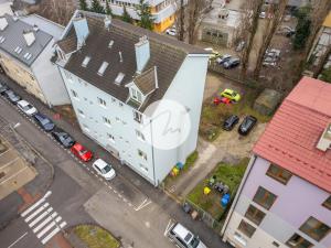 an aerial view of a building in a city at Appartamento Nivy con posto auto in Bratislava
